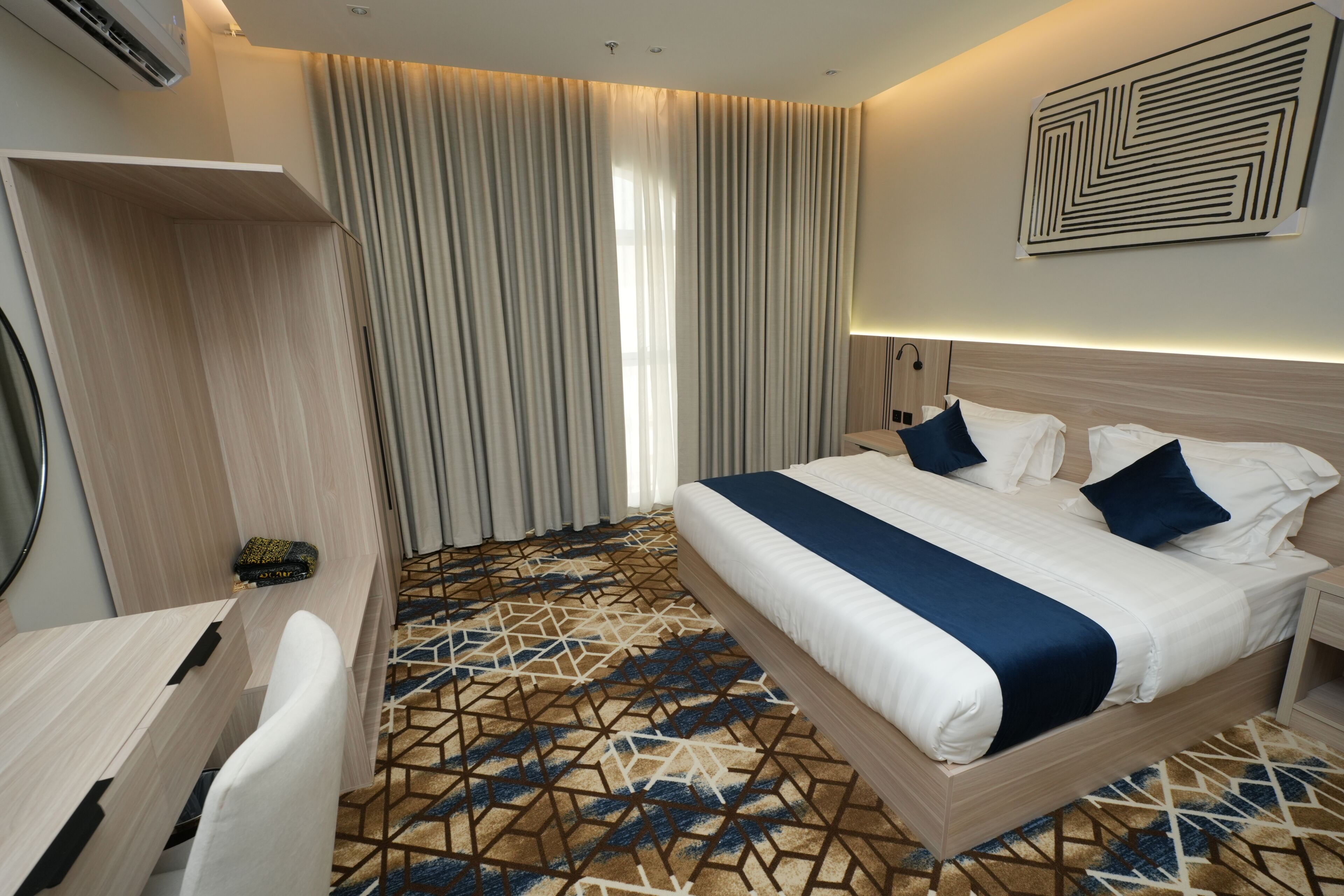 小型套房, 城市景观 | 客房内保险箱、遮光窗帘、熨斗/熨衣板、免费 WiFi