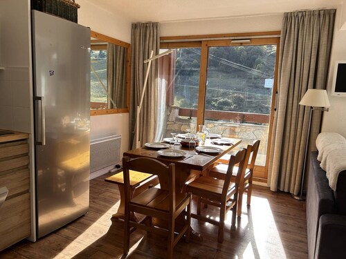 Spacious 4-bedroom apartment in Méribel, overlooking slopes