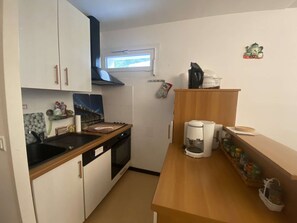 Wasserkocher mit Kaffee-/Teezubehör, Mikrowelle, Ofen, Herdplatte