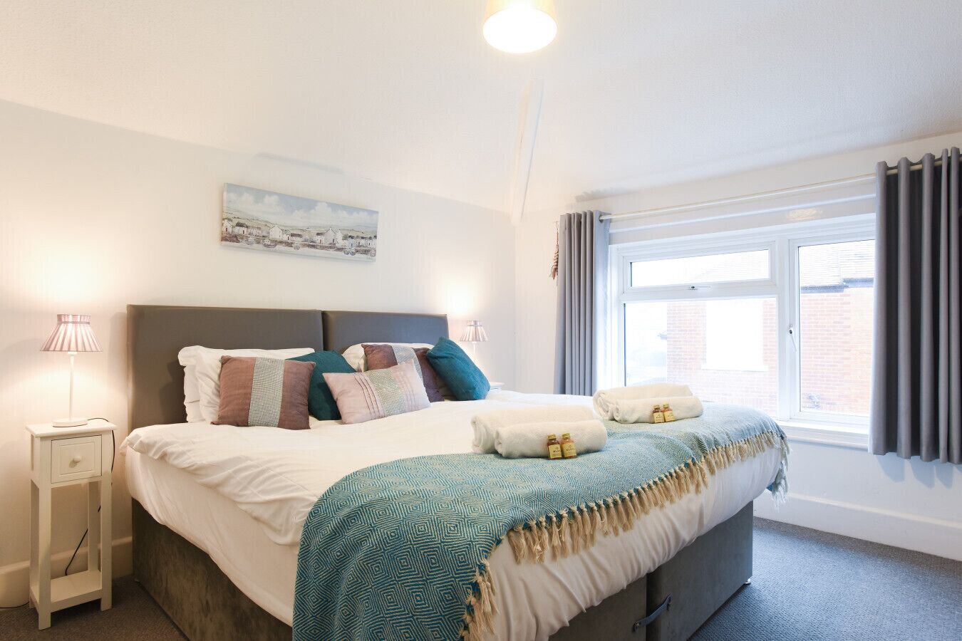 2 bedrooms, desk, iron/ironing board, WiFi