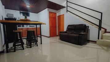 ์ํํธ, ์นจ์ค 1๊ฐ, ํํฐ์ค, ์ ์ ์ ๋ง | ๊ฑฐ์ค