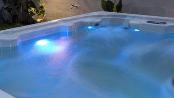 Apartment, 1 Bedroom, Patio, Garden View | Outdoor spa tub