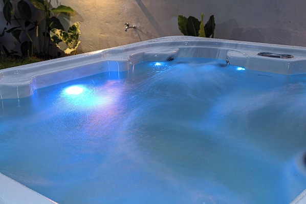 Apartment, 1 Bedroom, Patio, Garden View | Outdoor spa tub