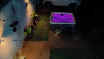 ์ํํธ, ์นจ์ค 1๊ฐ, ํํฐ์ค, ์ ์ ์ ๋ง | ํ
๋ผ์ค/ํํฐ์ค