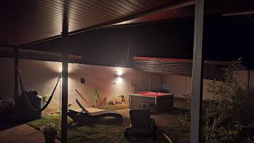 Departamento, 1 habitación, patio, vista al jardín | Terraza o patio