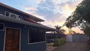 Departamento, 1 habitación, patio, vista al jardín | Exterior