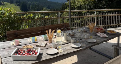 Idyllic holiday home with far-reaching views, fireplace and secluded location.