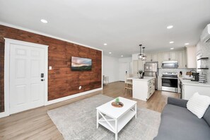 A modern apartment with a living room, kitchen, and dining area. - The Lockwood, Residence One | EaDo by the Stadiums (Houston)
