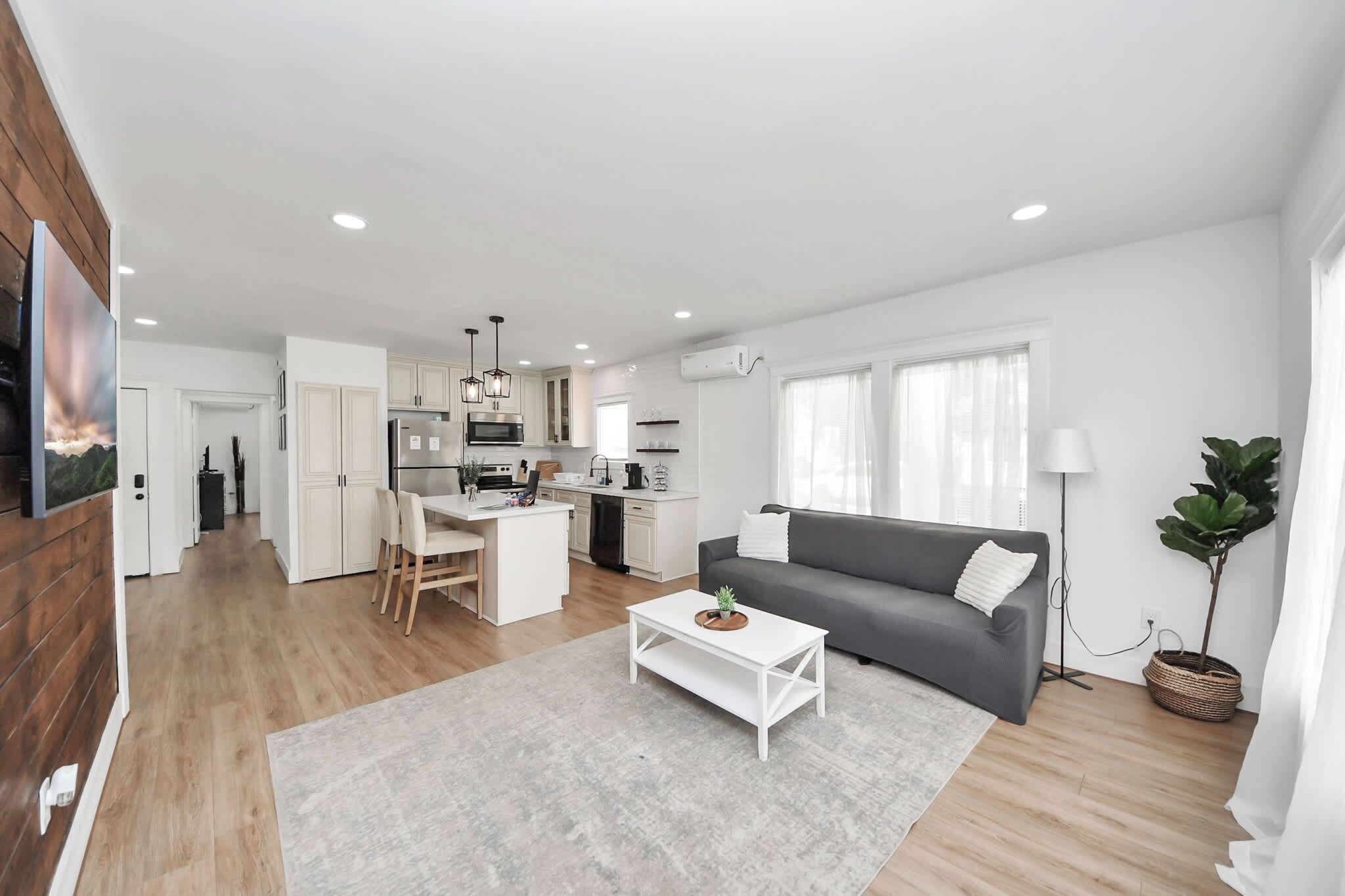 Living room flowing into the kitchen