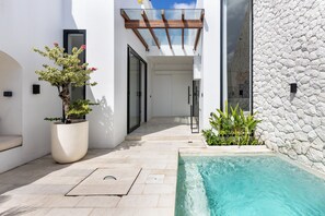 Outdoor pool - Casa Mios Villa Canggu (Canggu)