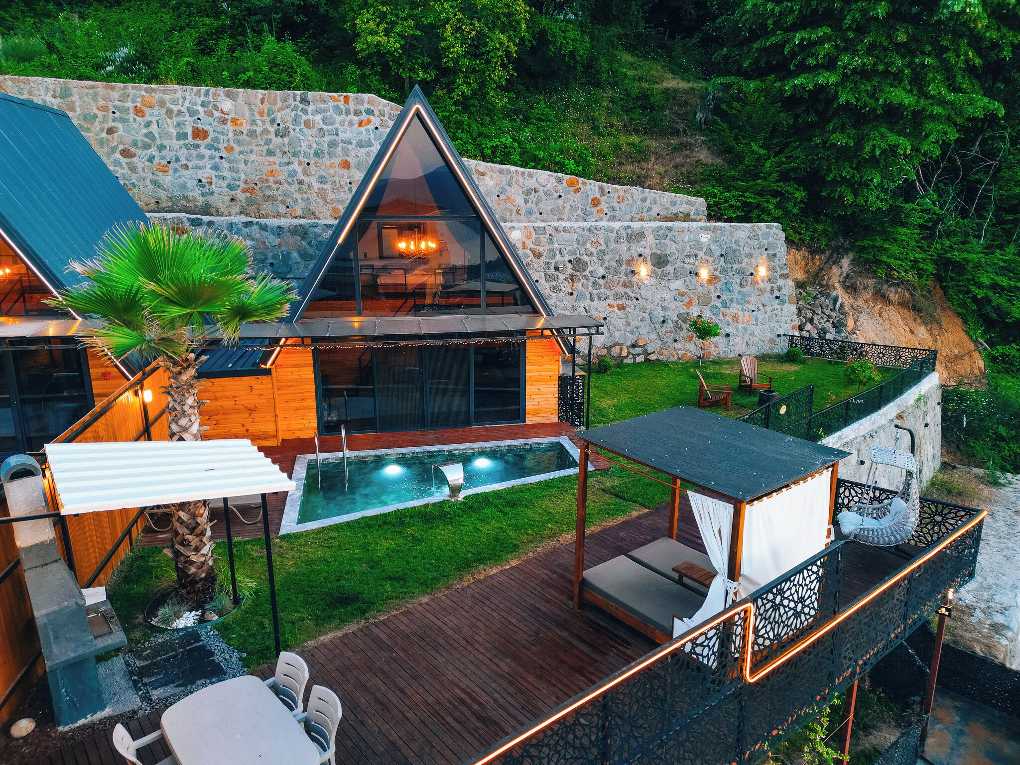 标准平房, 2 间卧室, 私人游泳池, 湖景 | 住宿正面