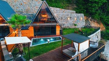 Standard Bungalow, 2 Bedrooms, Private Pool, Lake View | Front of property