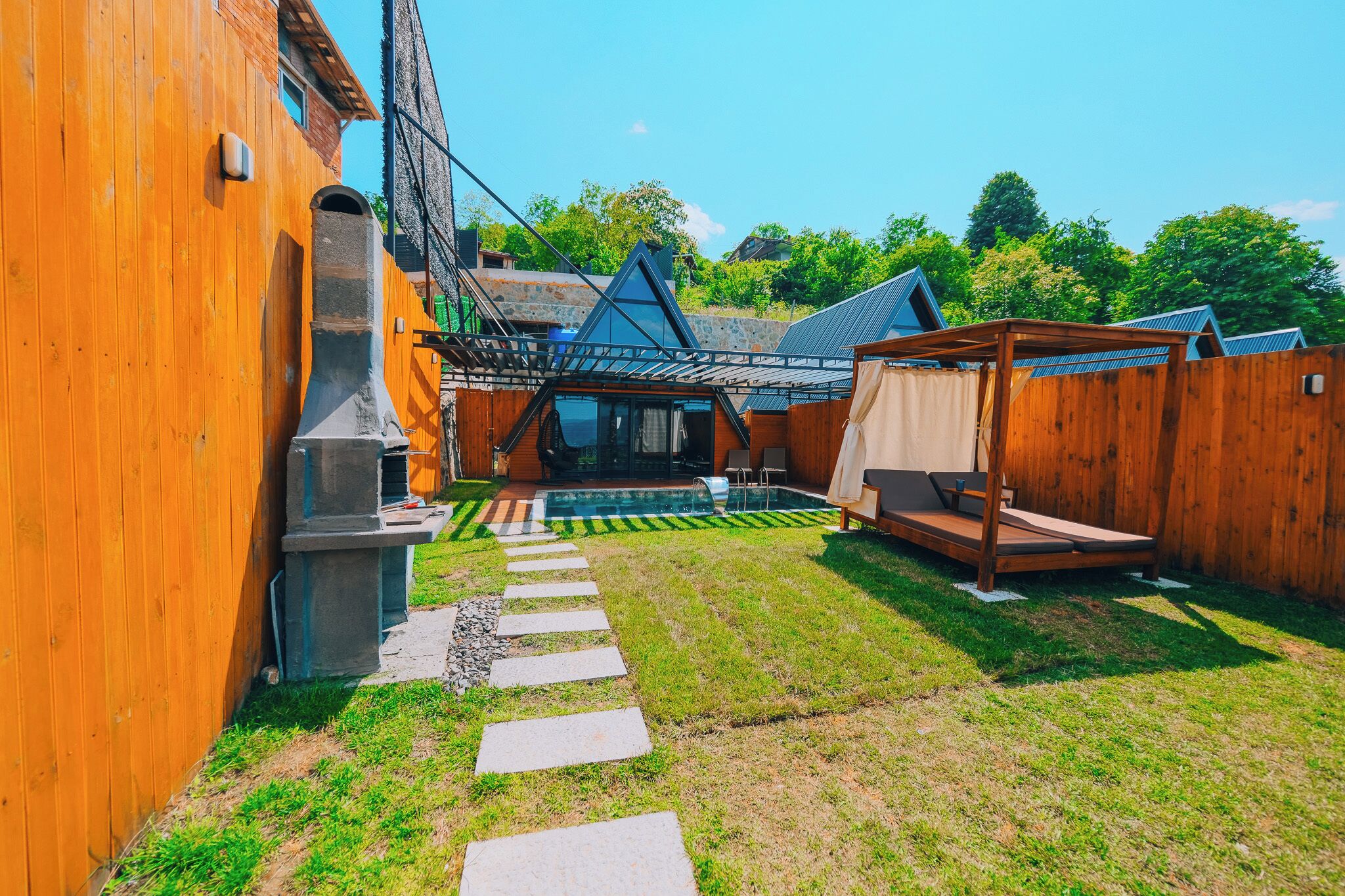 标准平房, 2 间卧室, 私人游泳池, 湖景 | 熨斗/熨板、免费 WiFi