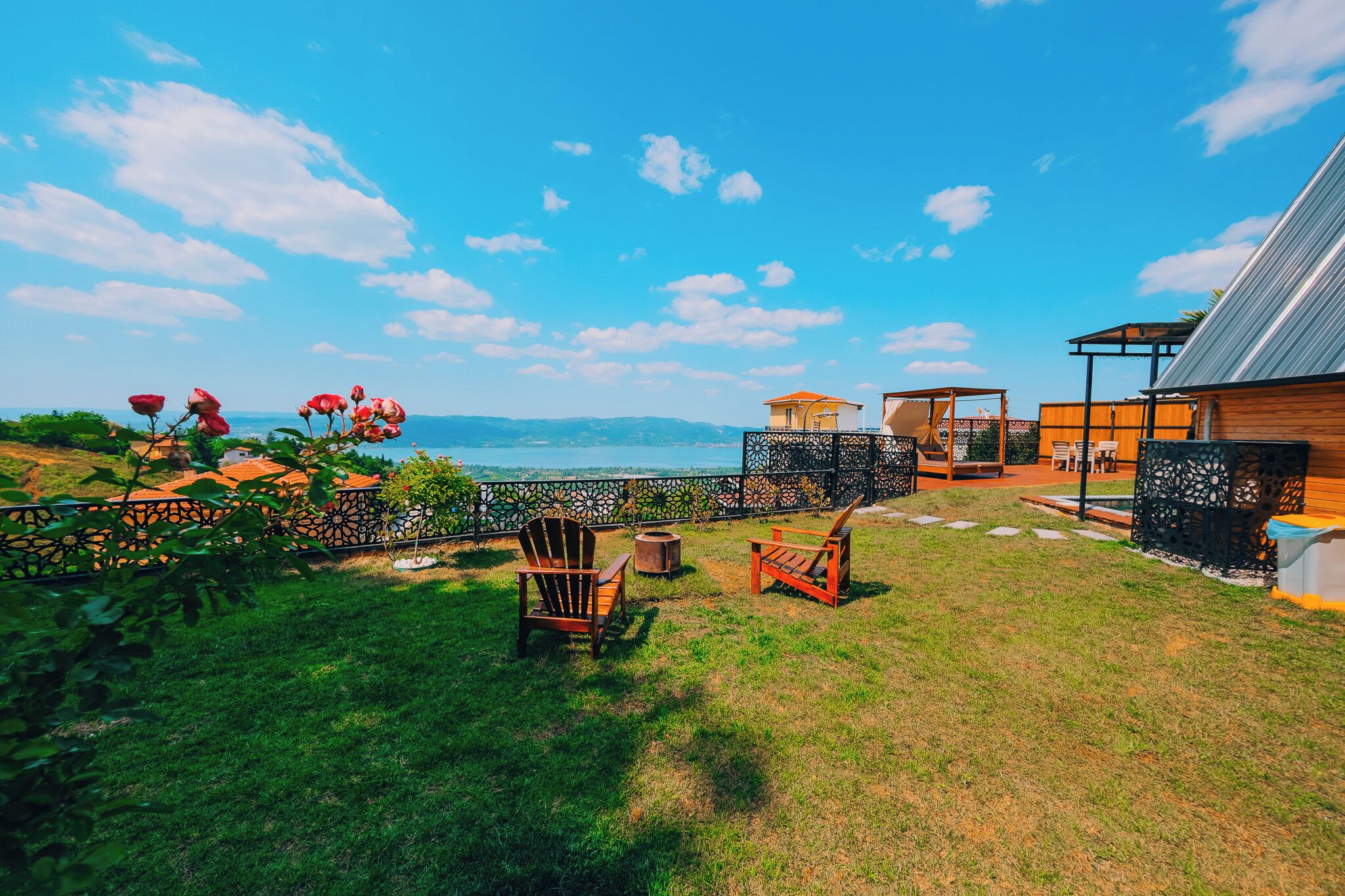 Standaard bungalow, 2 slaapkamers, privézwembad, uitzicht op meer | Barbecue/picknickplaats