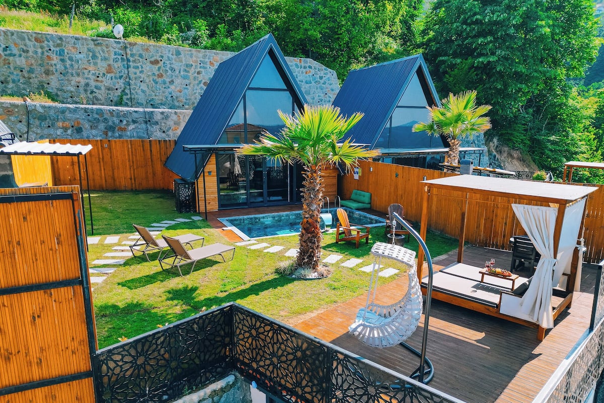 标准平房, 2 间卧室, 私人游泳池, 湖景 | 熨斗/熨板、免费 WiFi