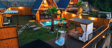 Ropa de cama hipoalergénica y tabla de planchar con plancha