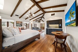 2 bedrooms, iron/ironing board, WiFi, bed sheets - Oceanview Rooftop Escape, Modern Spanish Decor (San Diego)