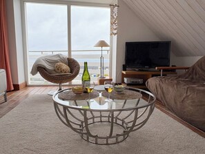 TV, peis, bordtennis og bøker