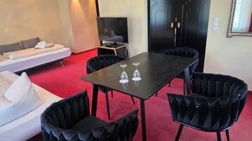 Studio Suite | Free WiFi, bed sheets