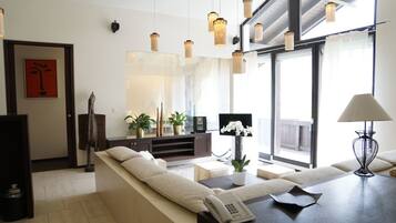 Studio Suite | Truy cập Internet không dây miễn phí, bộ trải giường