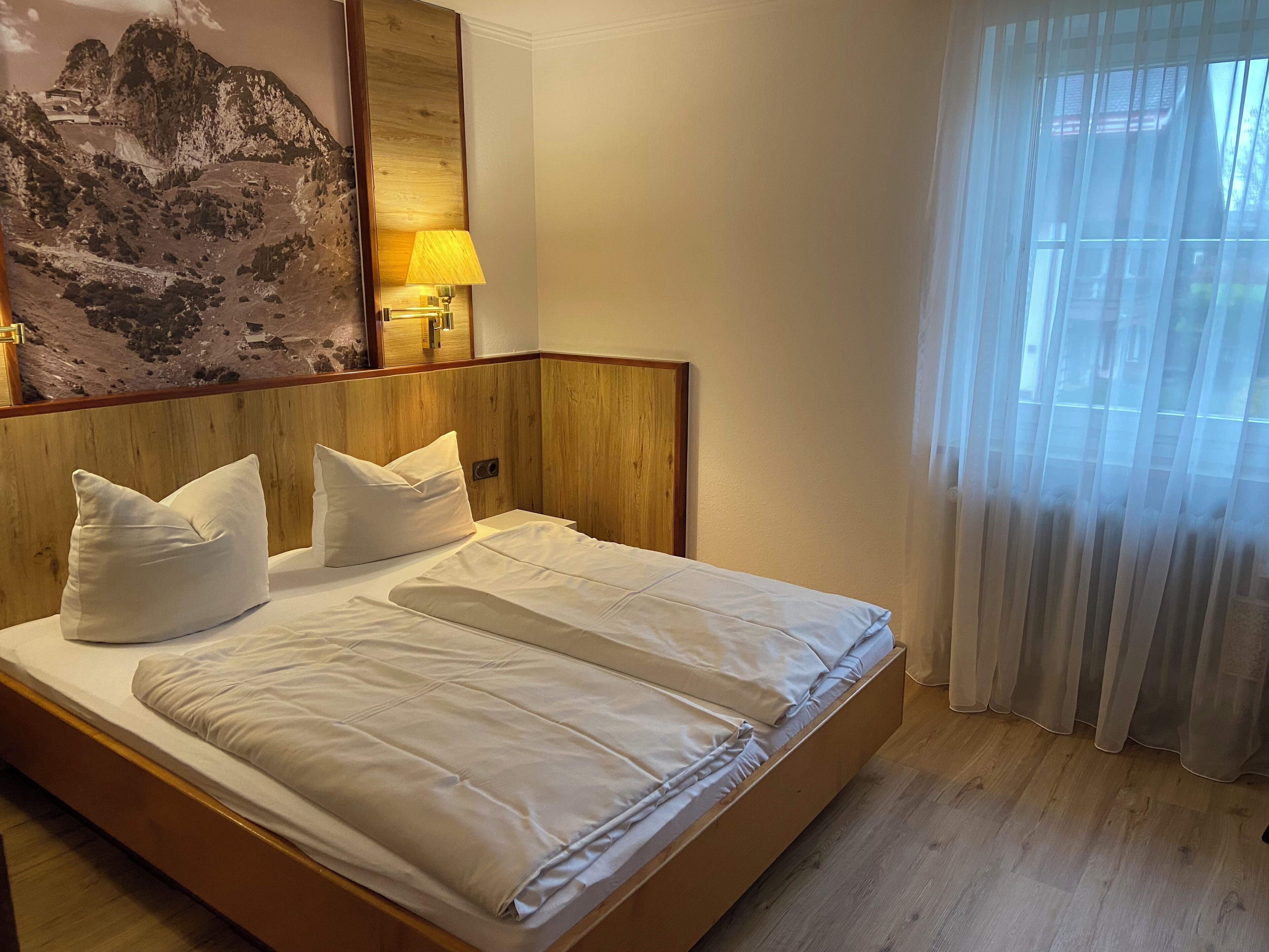 Desk, free WiFi, bed sheets