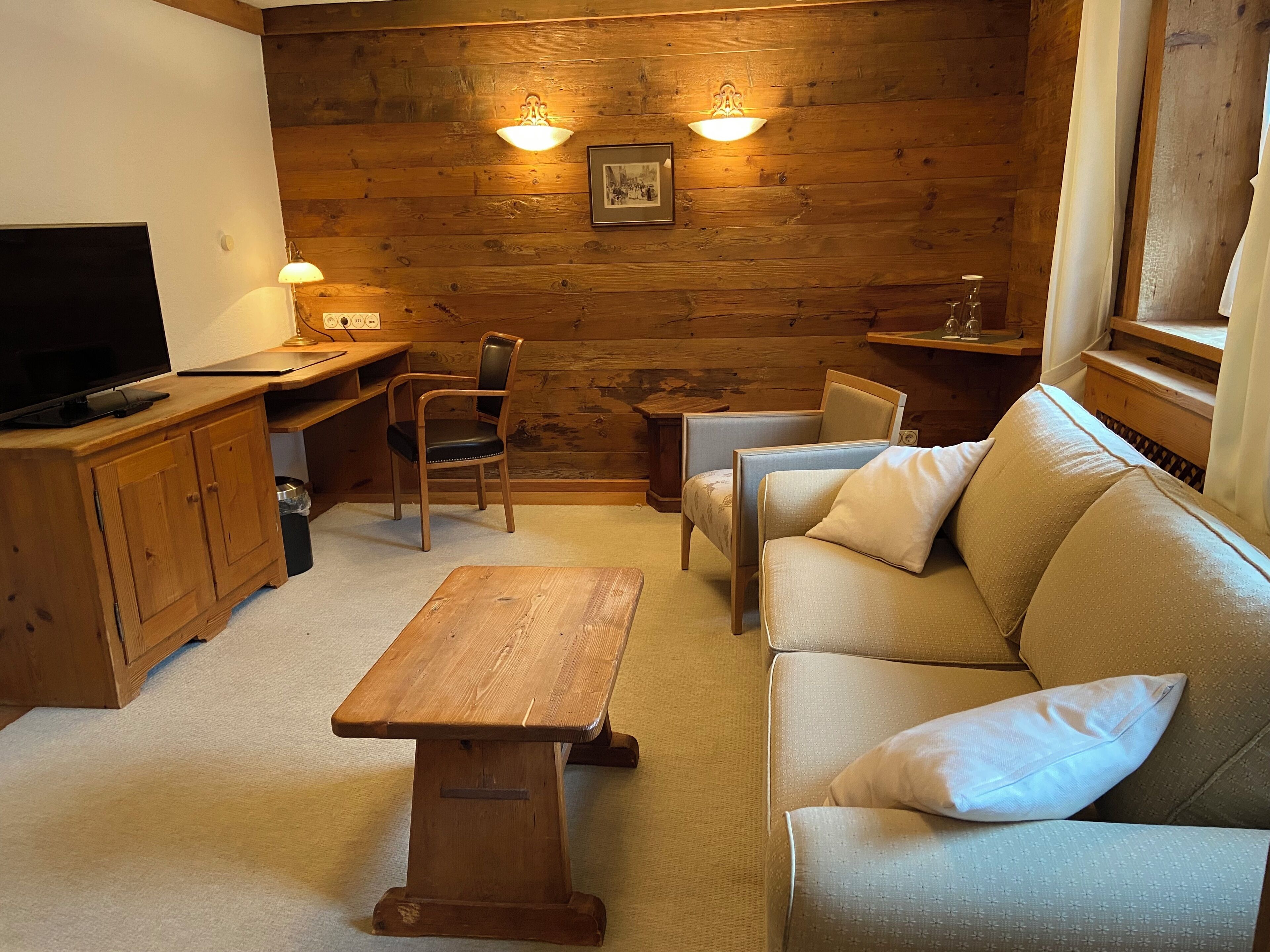 Studiosuite | Schreibtisch, kostenloses WLAN, Bettwäsche