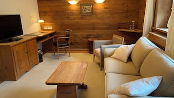 Studiosuite | Schreibtisch, kostenloses WLAN, Bettwäsche