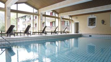 Hồ bơi trong nhà