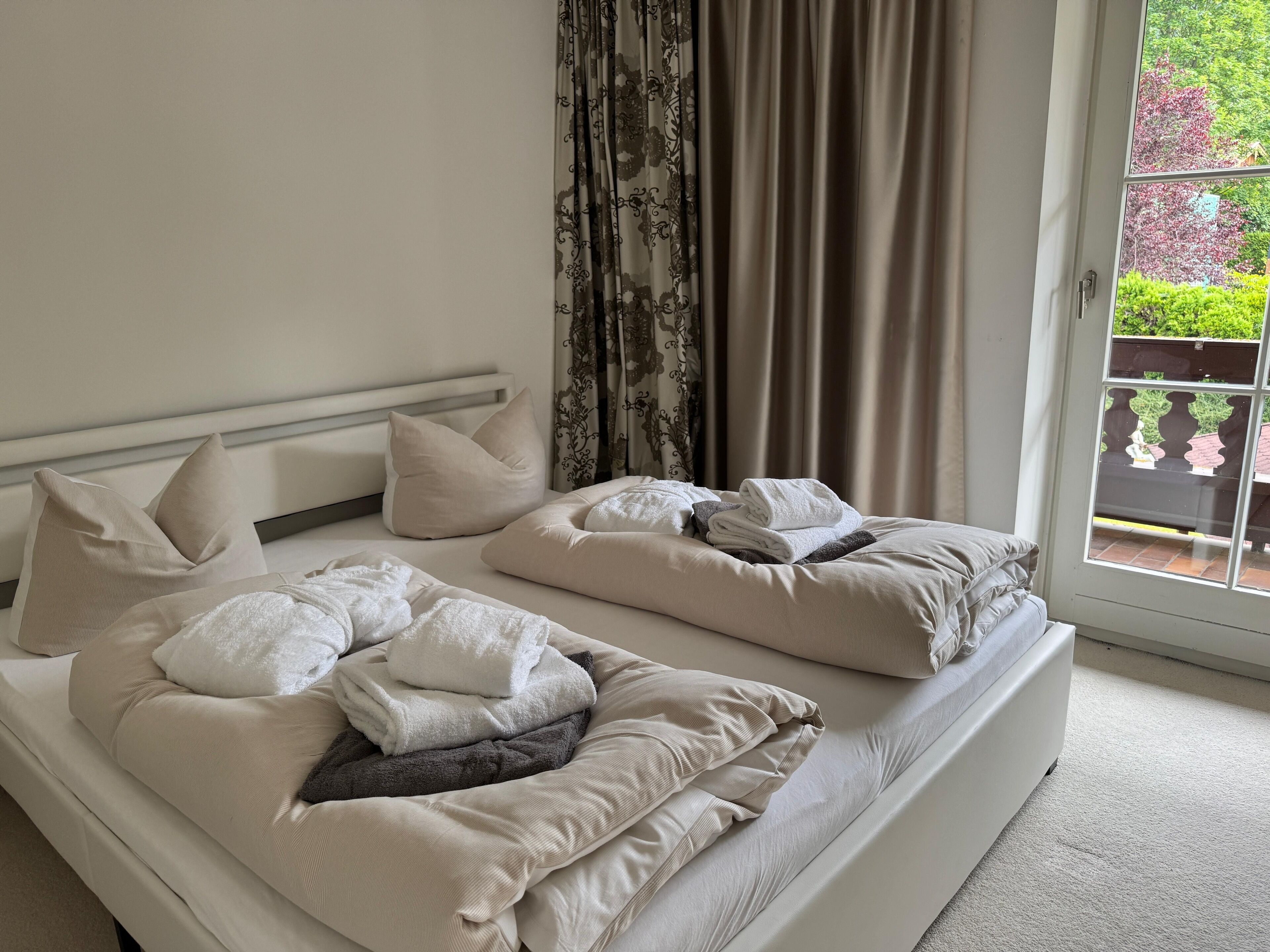 مكتب وواي فاي مجانًا وملاءات أسرّة