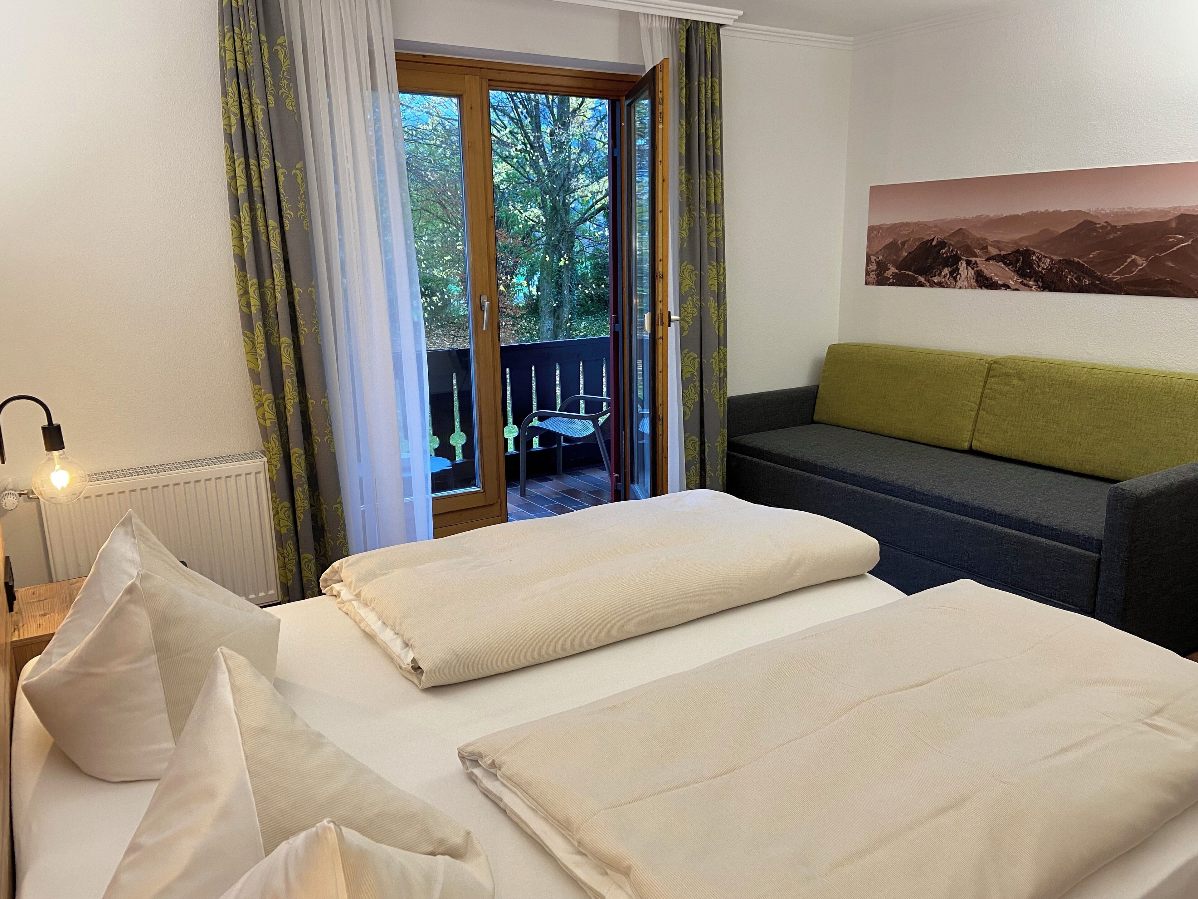 Neljän hengen comfort-huone | Äänieristys, ilmainen Wi-Fi, vuodevaatteet