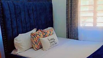 Meja, ruang kerja komputer riba, Wi-fi percuma