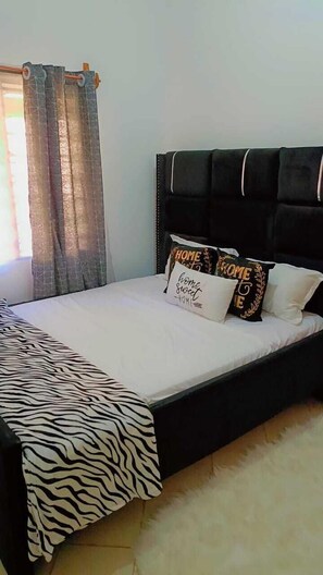 标准公寓, 阳台, 花园景观 | 办公桌、笔记本电脑工作区、免费 WiFi