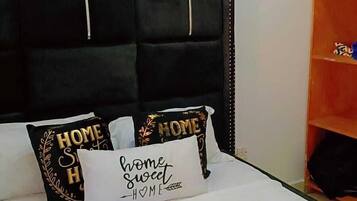 Bureau, espace de travail pour ordinateur portable, Wi-Fi gratuit