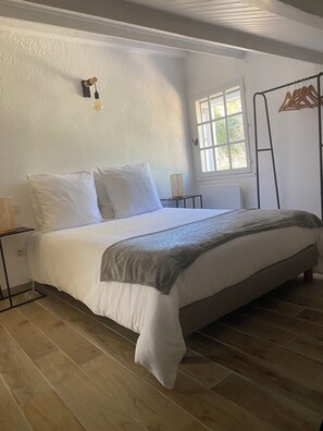 4 chambres, fer et planche à repasser, lit parapluie, Wi-Fi gratuit