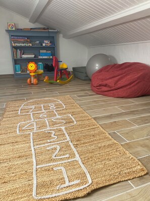 Children’s area - La Bambouseraie - Heated pool and nature (Lagnes)
