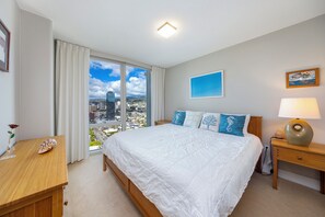 3 bedrooms, free WiFi, bed sheets - Prestigious and luxurious Allure Waikiki with 3 bedroom and 2.5 bathrooms! (Honolulu)