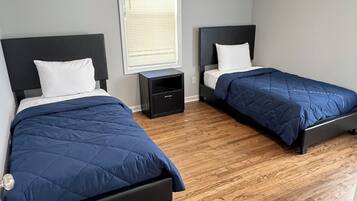 4 bedrooms, iron/ironing board, WiFi, bed sheets