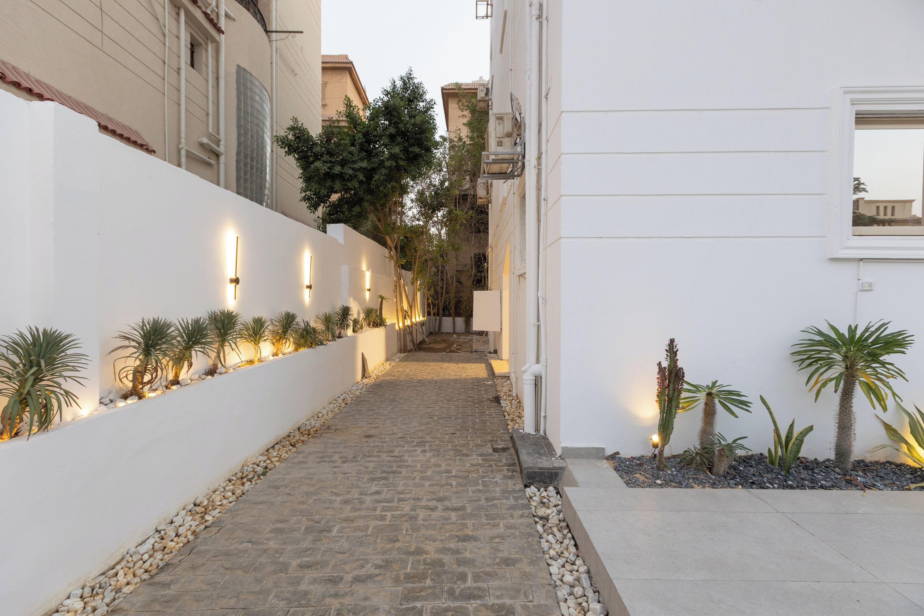 Basic Studio, Garden View | Street view