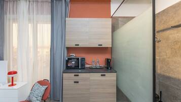 Espressomaschine, Wasserkocher mit Kaffee-/Teezubehör, Wasserkocher