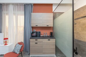 Espresso maker, coffee/tea maker, electric kettle