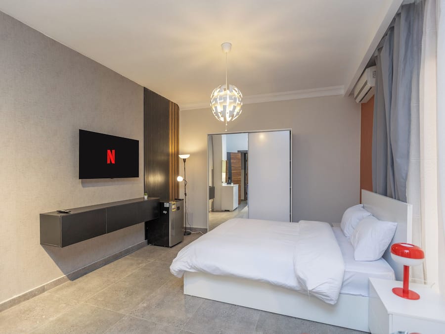 Minibar, iron/ironing board, free WiFi