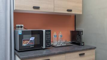 Basic-Studio, Gartenblick | Eigene Küche | Espressomaschine, Wasserkocher mit Kaffee-/Teezubehör, Wasserkocher