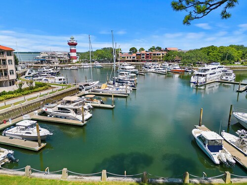 Recently updated First Floor Condo Tennis- Pool- Pickle Ball -Walk to the Beach!