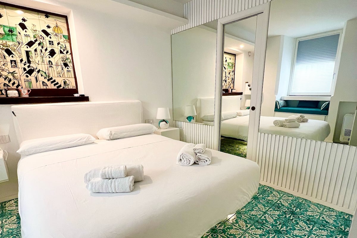 Rossana's room | Peti besi dalam bilik, Wi-fi percuma