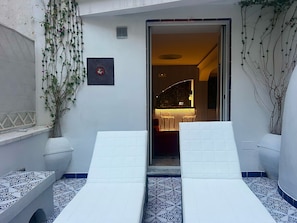 Passion Suite | Két bảo mật tại phòng, truy cập Internet không dây miễn phí