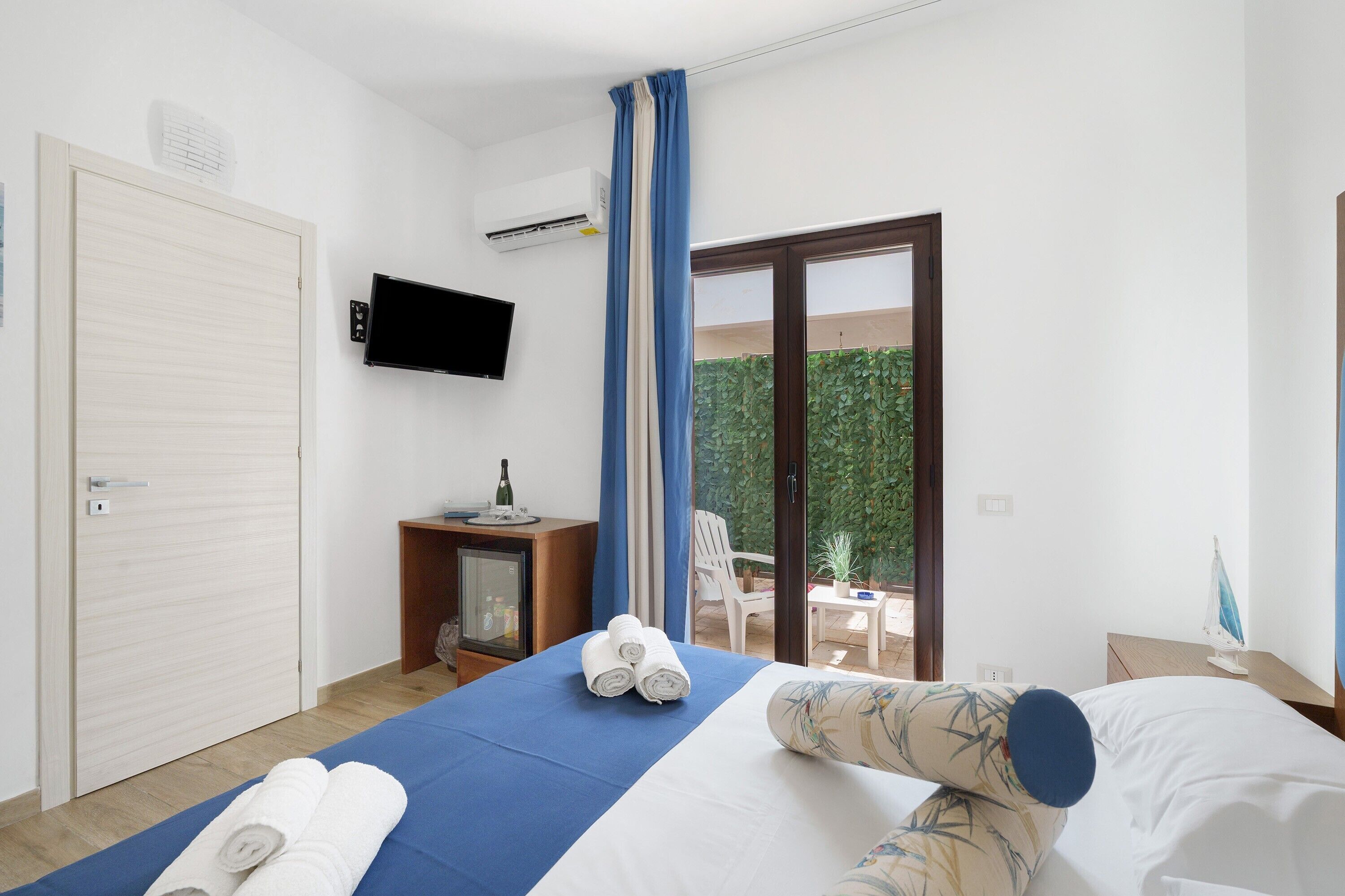 1 habitación, tabla de planchar con plancha, wifi y ropa de cama 