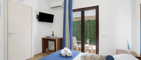1 habitación, tabla de planchar con plancha, wifi y ropa de cama
