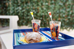 Food and drink - Room 'La Rocca 3' with Private Terrace, Wi-Fi and Air Conditioning (San Vito Lo Capo)