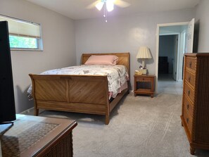2 bedrooms, desk, iron/ironing board, free WiFi