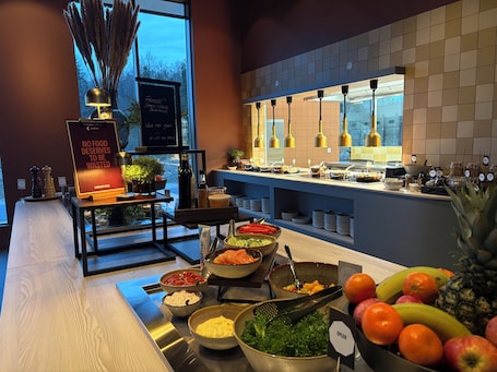Breakfast buffet. Comfort Hotel Grenlandsporten